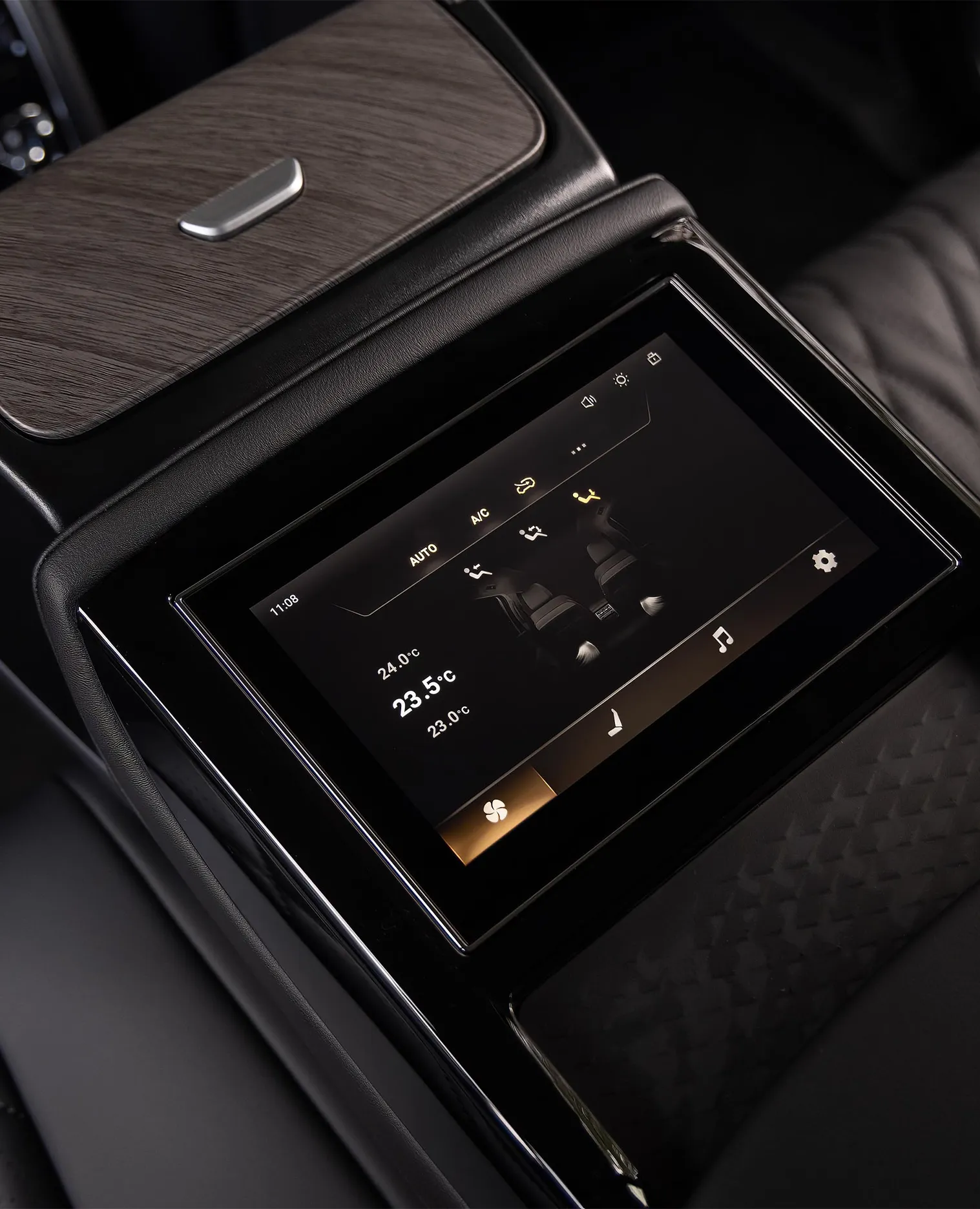 Tank 500 PHEV interior — detail 3